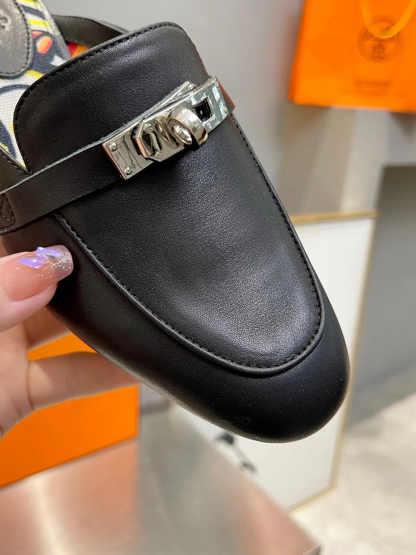 0z mule black calfskin with pattern