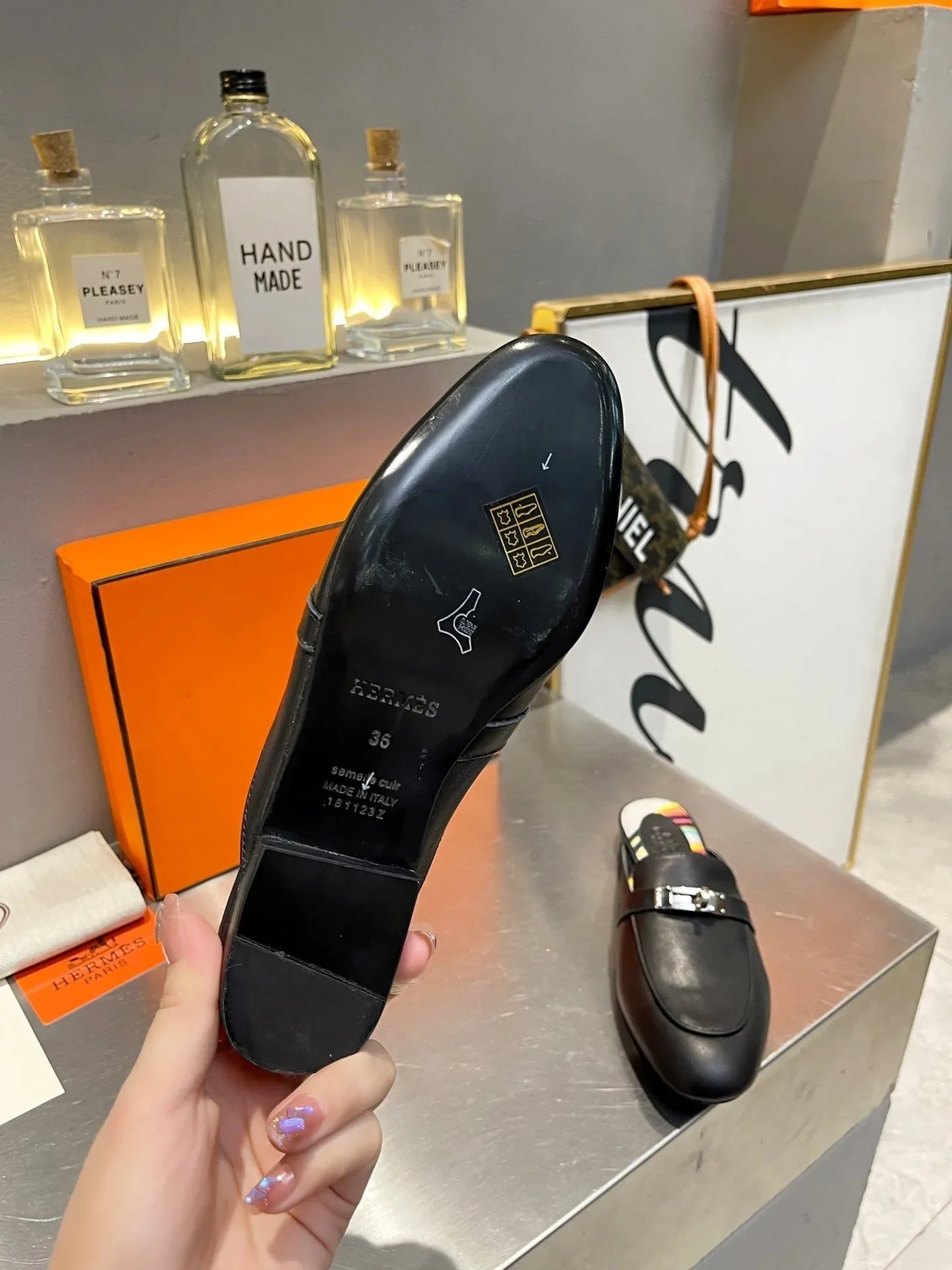 0z mule black calfskin with pattern