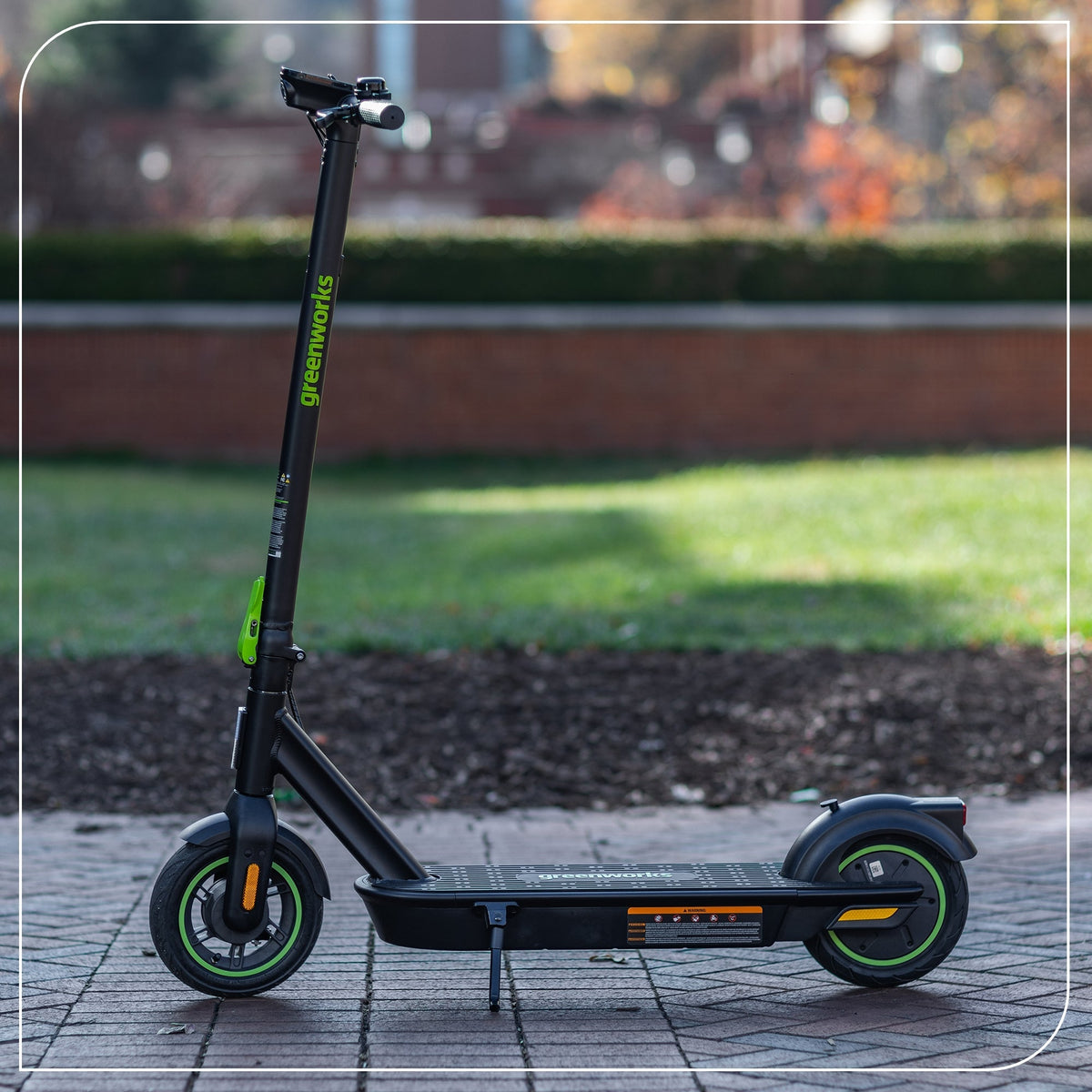 48V (24V x 2) STEALTH Series Electric Scooter: (4)4.0 Ah Batteries and Dual-Port Charger