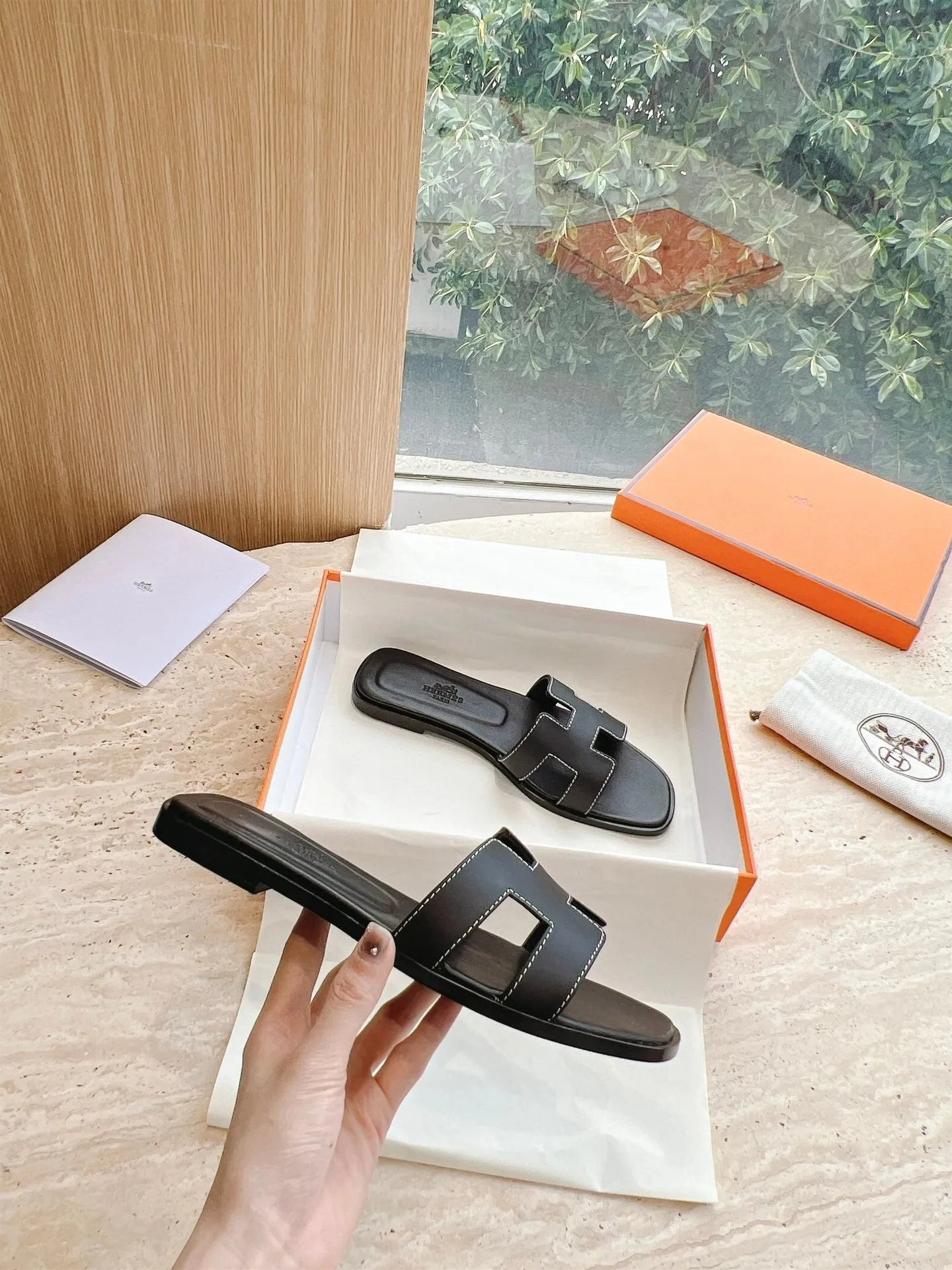hm 25 oran sandal black calfskin